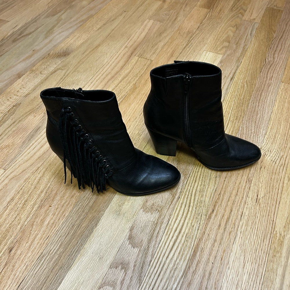 Aldo fringe booties! Black boots with fun fringe, size 7.5 - Picture 10 of 11